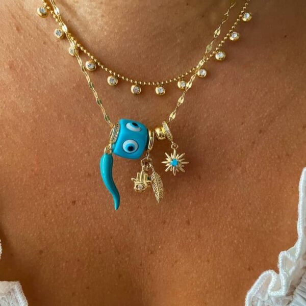 Cadena de Gorfil, dijes varios, cornicello azul, cubo de ojos turcos