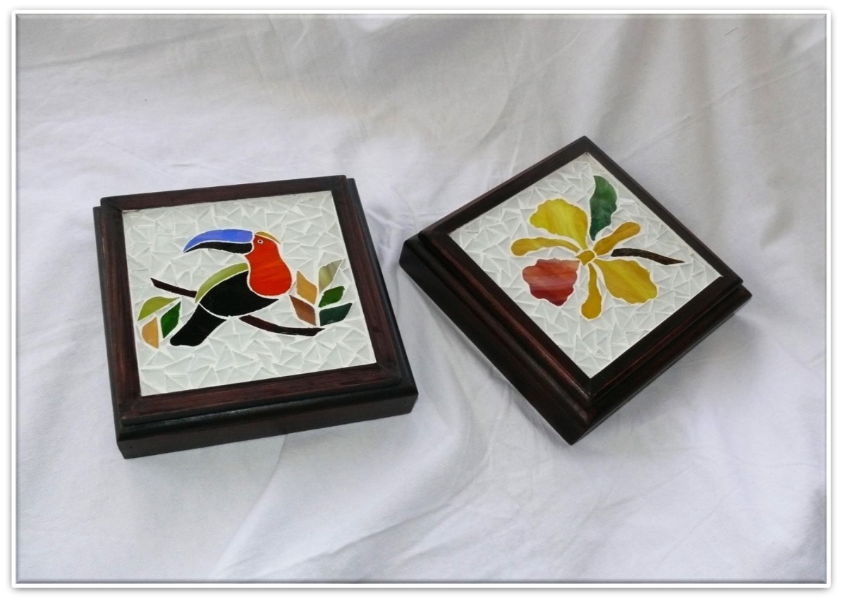 20 Cofre de madera, mosaico en vidrio de vitral, tucán y orquídea - Imagen 1